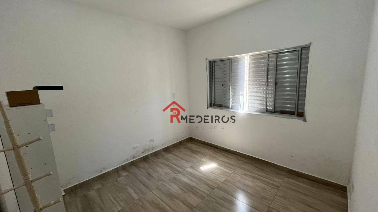 Casa para alugar com 3 quartos, 180m² - Foto 11