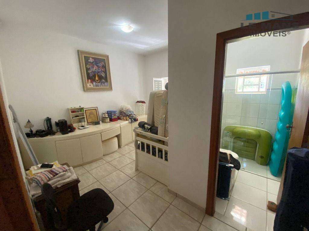 Chácara à venda com 3 quartos, 254m² - Foto 15