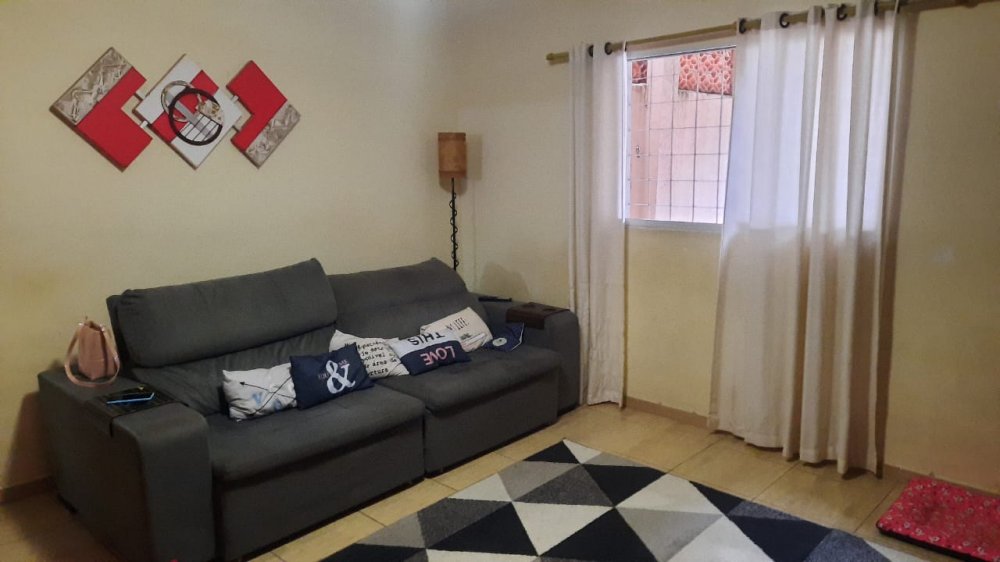 Casa à venda com 3 quartos, 70m² - Foto 1