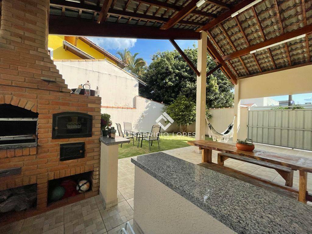 Casa à venda com 3 quartos, 165m² - Foto 3