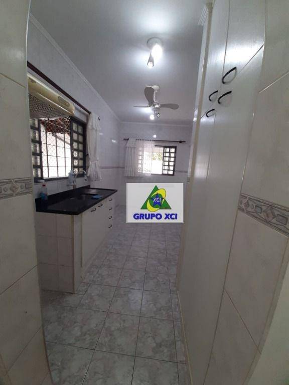 Casa à venda e aluguel com 3 quartos, 140m² - Foto 25