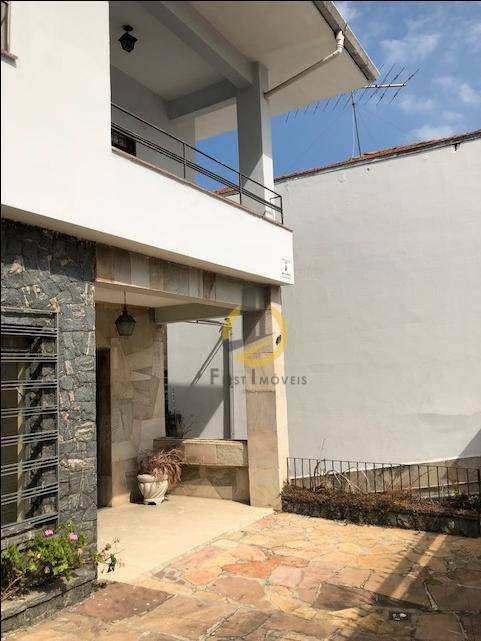 Casa à venda com 4 quartos, 300m² - Foto 1