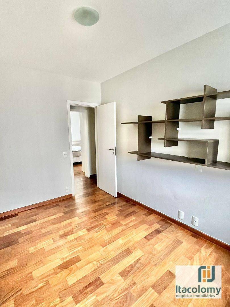 Apartamento à venda com 4 quartos, 212m² - Foto 14