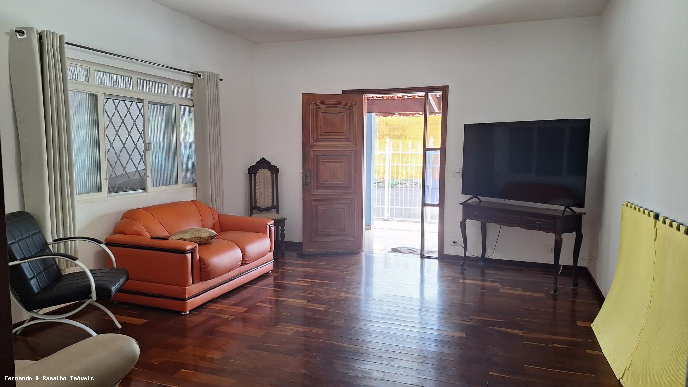 Casa para alugar com 3 quartos, 300m² - Foto 4