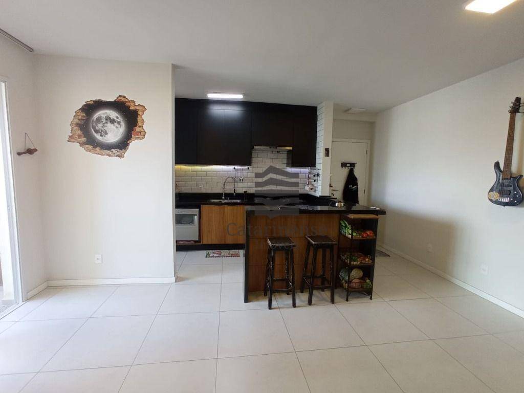 Apartamento à venda com 3 quartos, 74m² - Foto 2