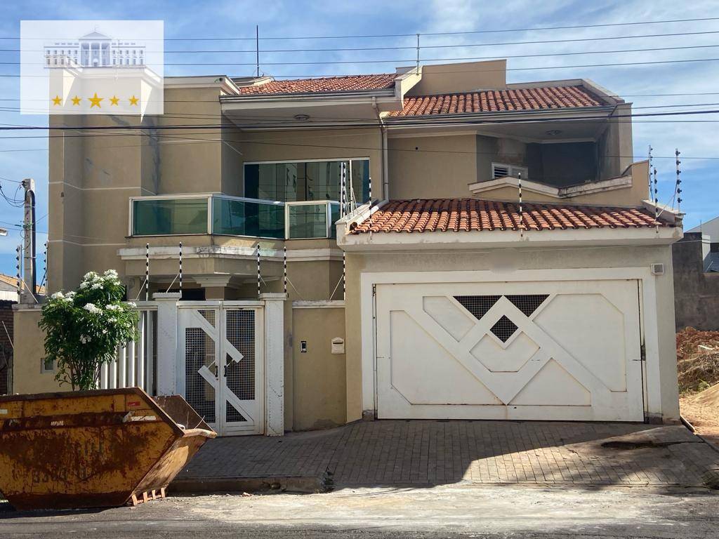 Sobrado à venda com 3 quartos, 290m² - Foto 1