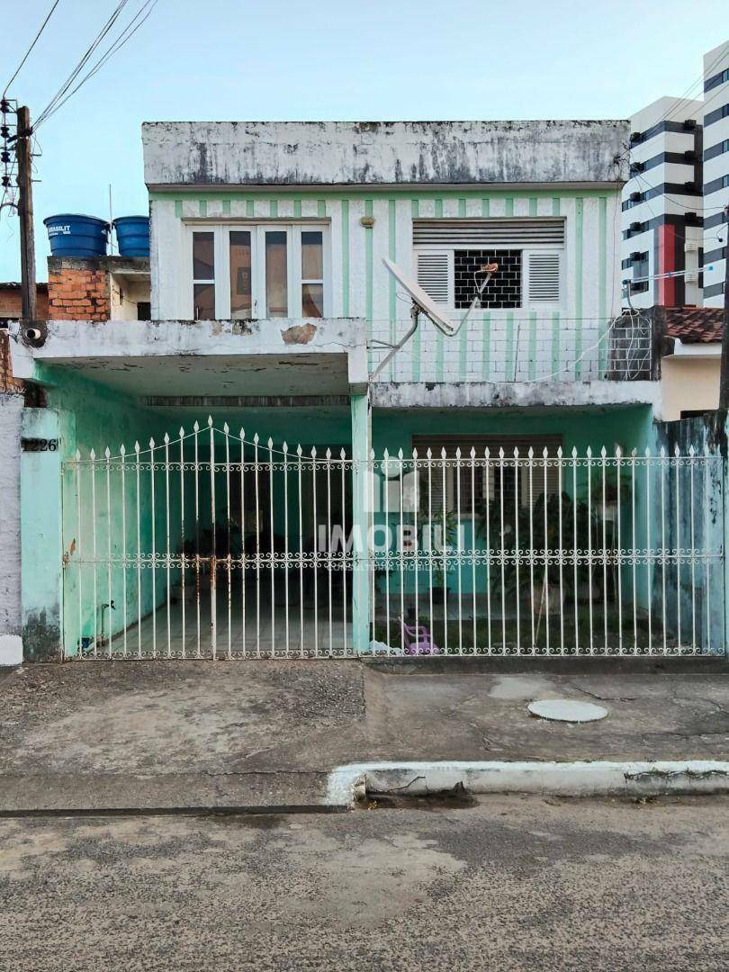 Casa, 4 quartos, 142 m² - Foto 1