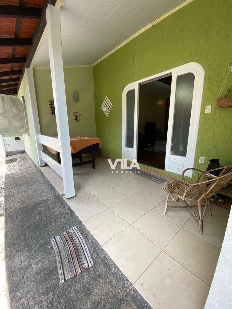 Casa à venda com 4 quartos, 219m² - Foto 4