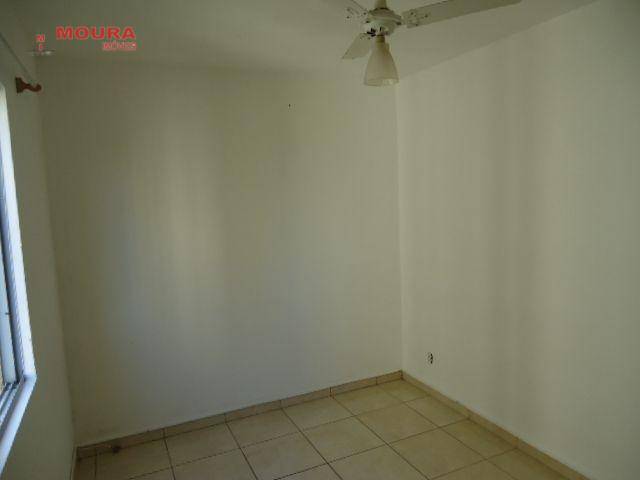 Apartamento para alugar com 2 quartos, 65m² - Foto 13