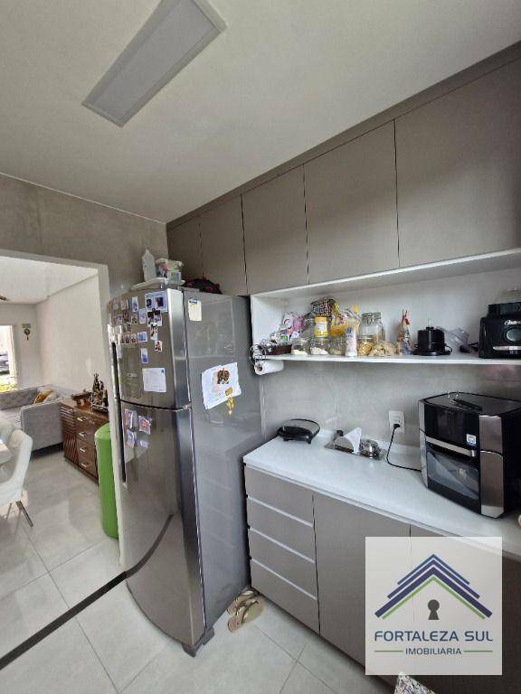 Casa à venda com 3 quartos, 97m² - Foto 10