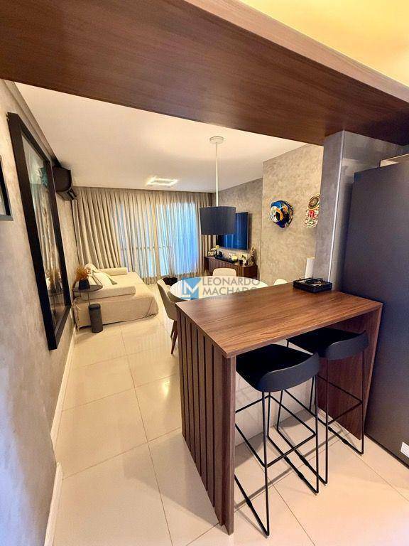 Apartamento à venda com 2 quartos, 70m² - Foto 1