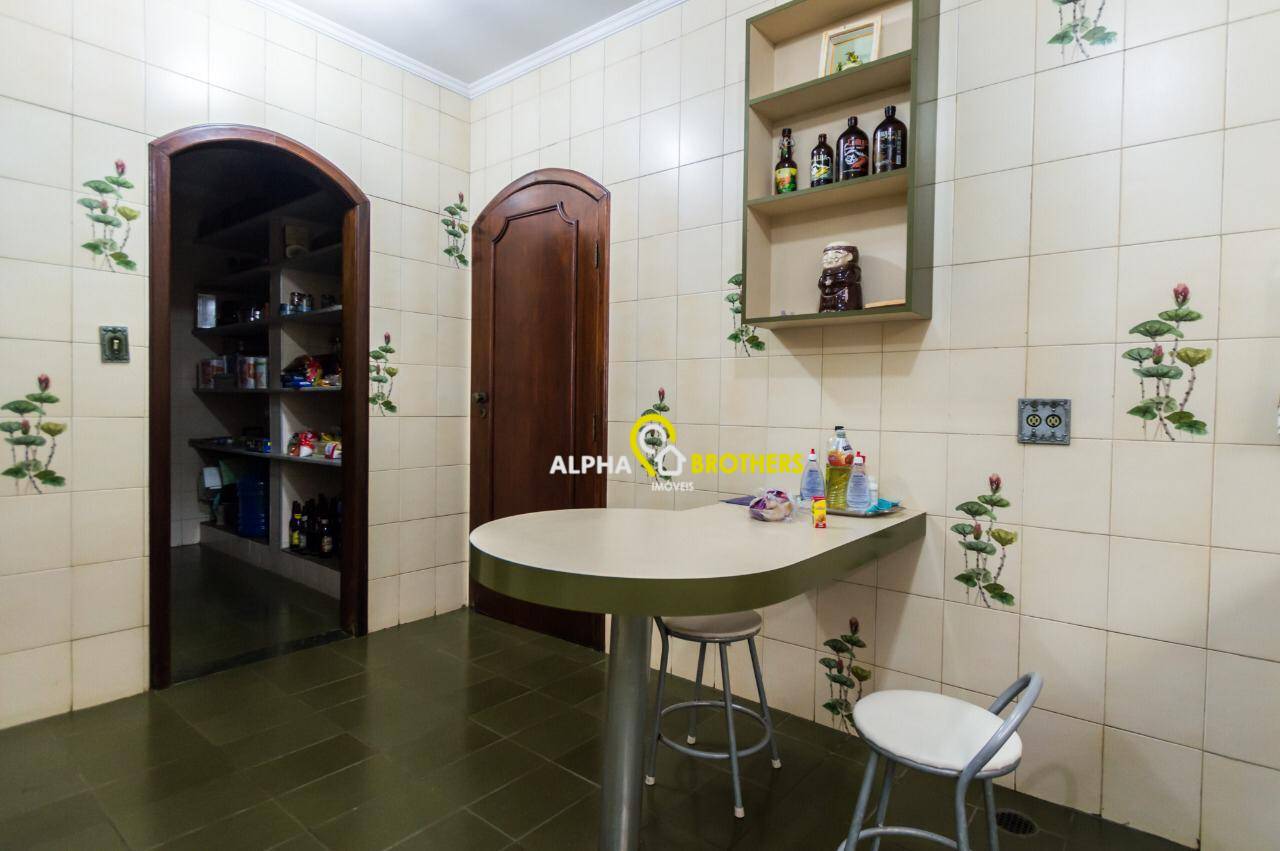 Casa de Condomínio para alugar com 4 quartos, 532m² - Foto 7