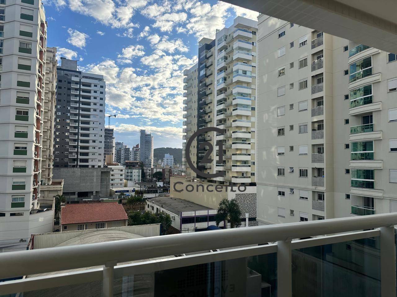 Apartamento para alugar com 2 quartos, 110m² - Foto 8