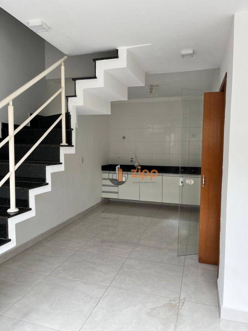 Casa de Condomínio para alugar com 2 quartos, 75m² - Foto 1