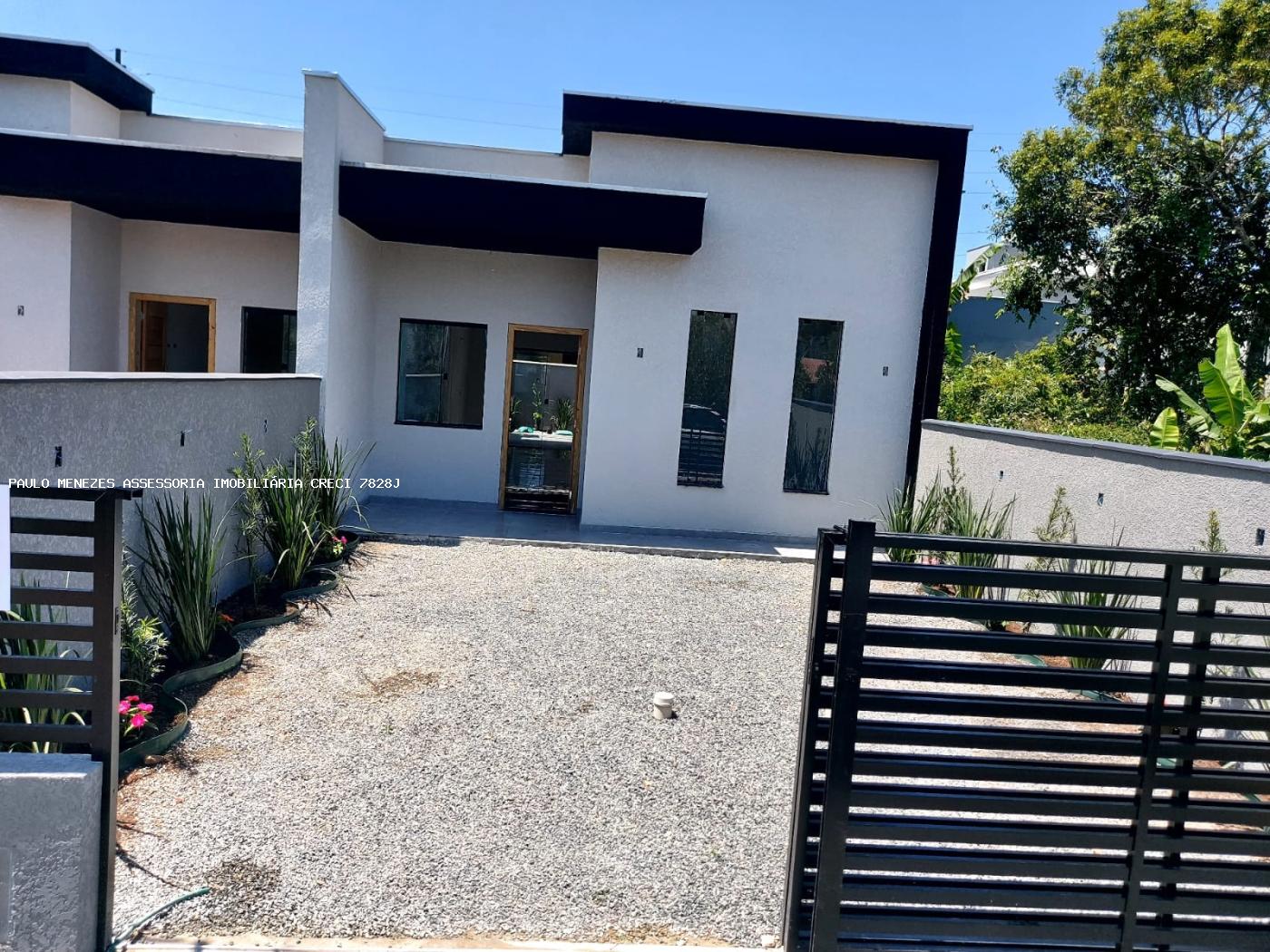 Casa à venda com 3 quartos, 156m² - Foto 1