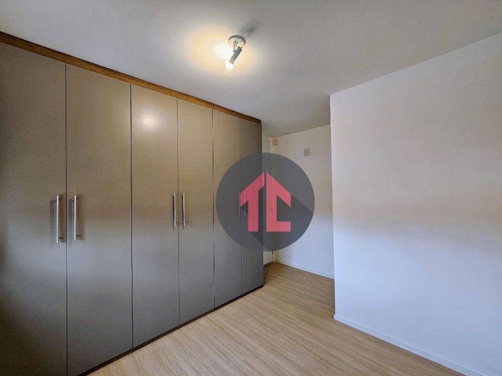 Apartamento para alugar com 3 quartos, 75m² - Foto 12