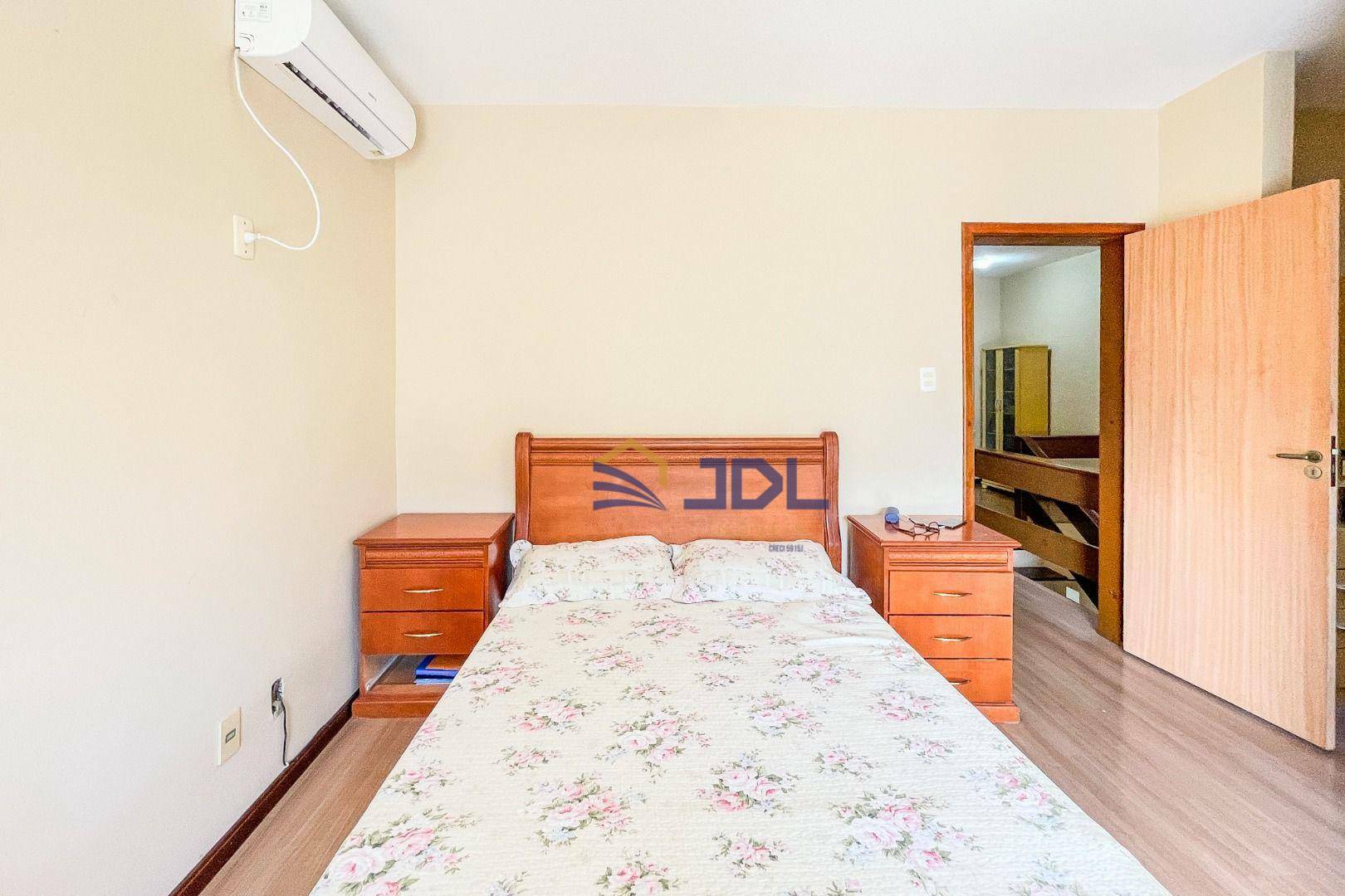 Casa à venda com 3 quartos, 209m² - Foto 16