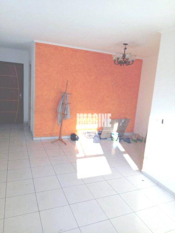 Apartamento à venda com 3 quartos, 64m² - Foto 2