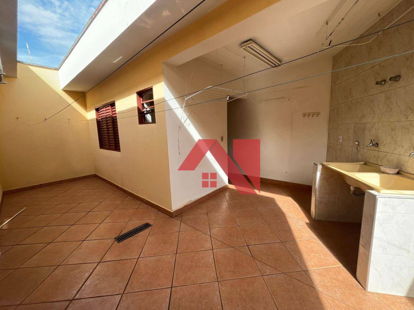 Sobrado à venda e aluguel com 4 quartos, 250m² - Foto 18