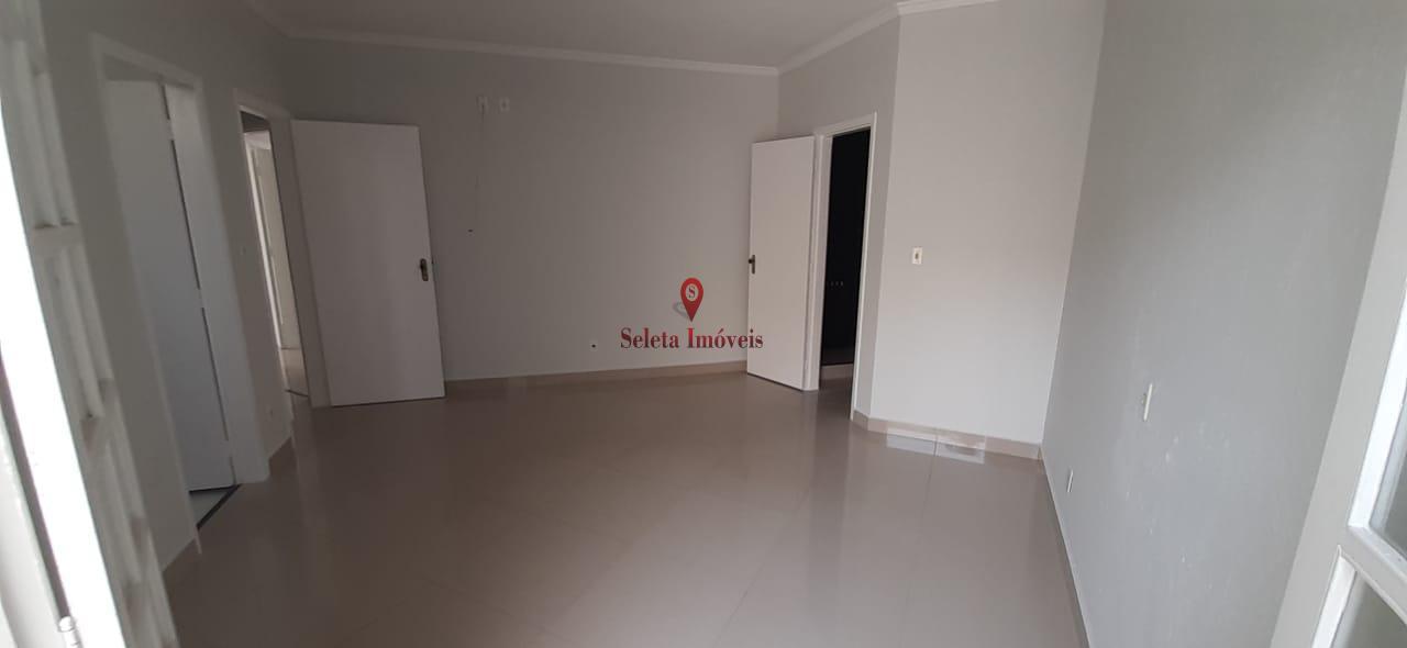 Casa para alugar com 3 quartos, 184m² - Foto 14