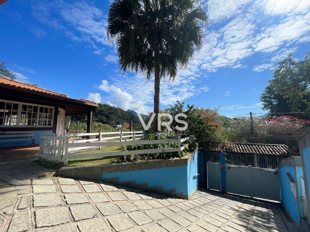 Casa à venda com 5 quartos, 220m² - Foto 13