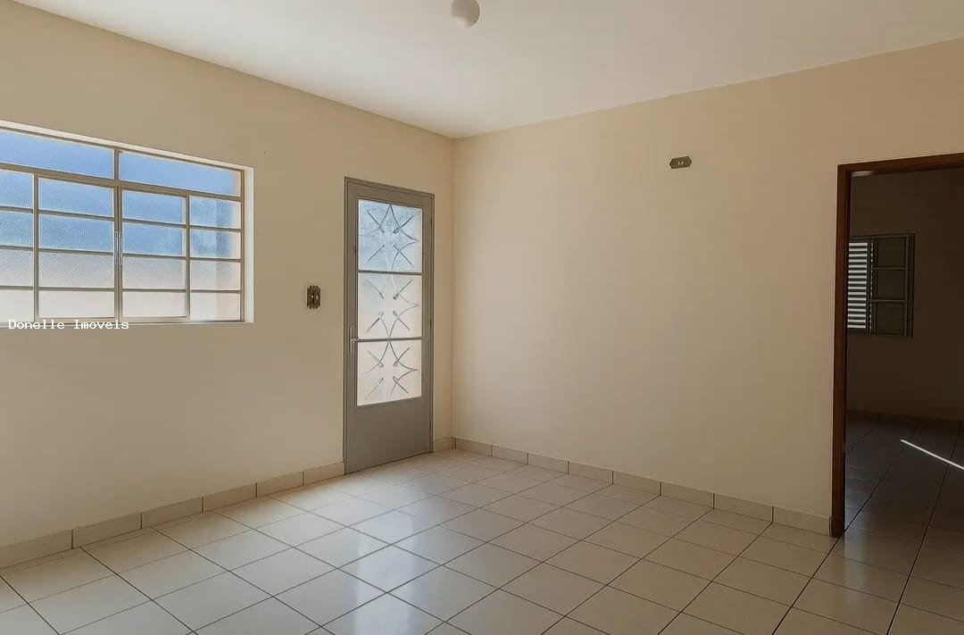 Casa à venda com 3 quartos, 105m² - Foto 4