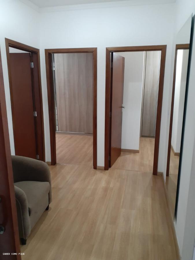 Casa à venda com 3 quartos, 300m² - Foto 1