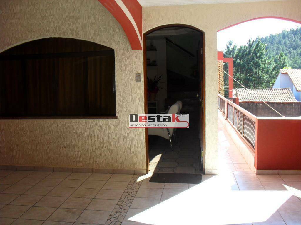 Sobrado à venda com 4 quartos, 200m² - Foto 1