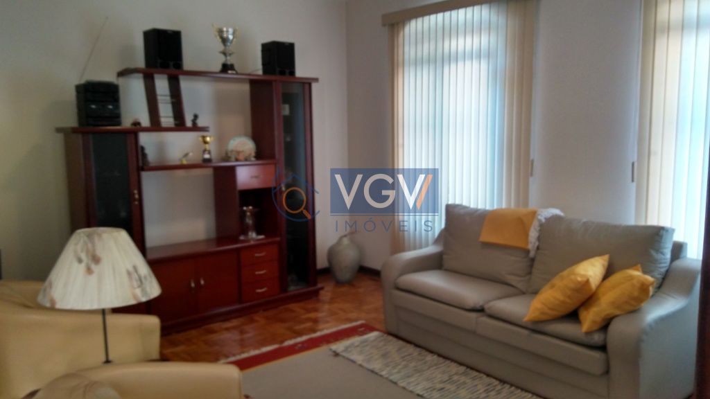 Casa à venda e aluguel com 3 quartos, 200m² - Foto 3