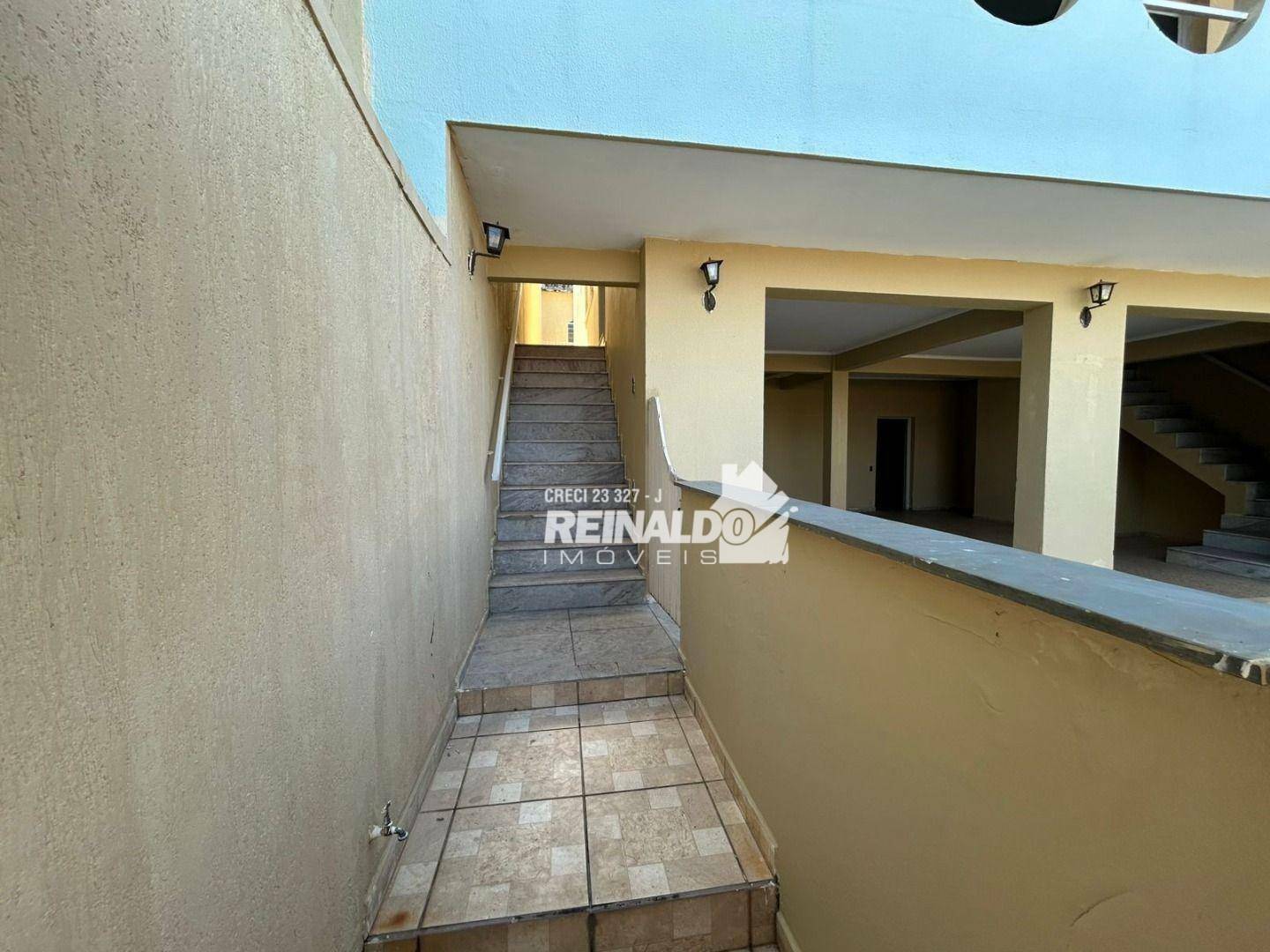 Casa à venda e aluguel com 4 quartos, 312m² - Foto 2