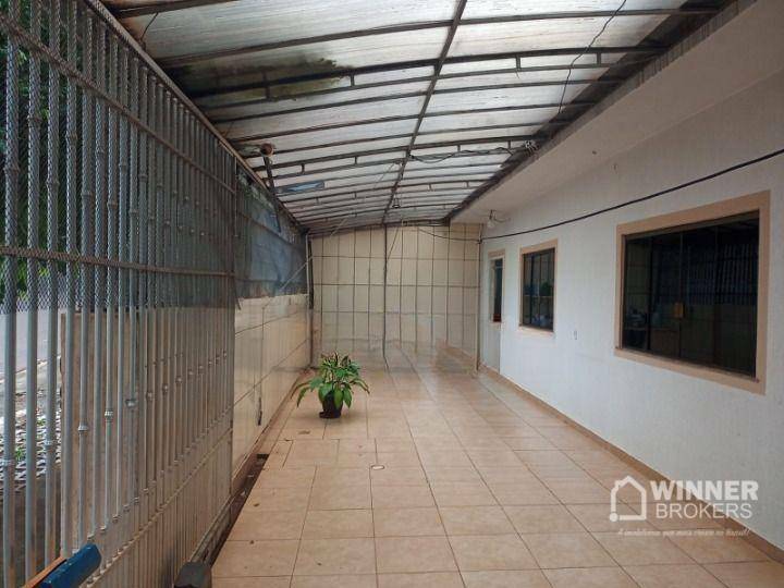 Casa à venda com 4 quartos, 220m² - Foto 2