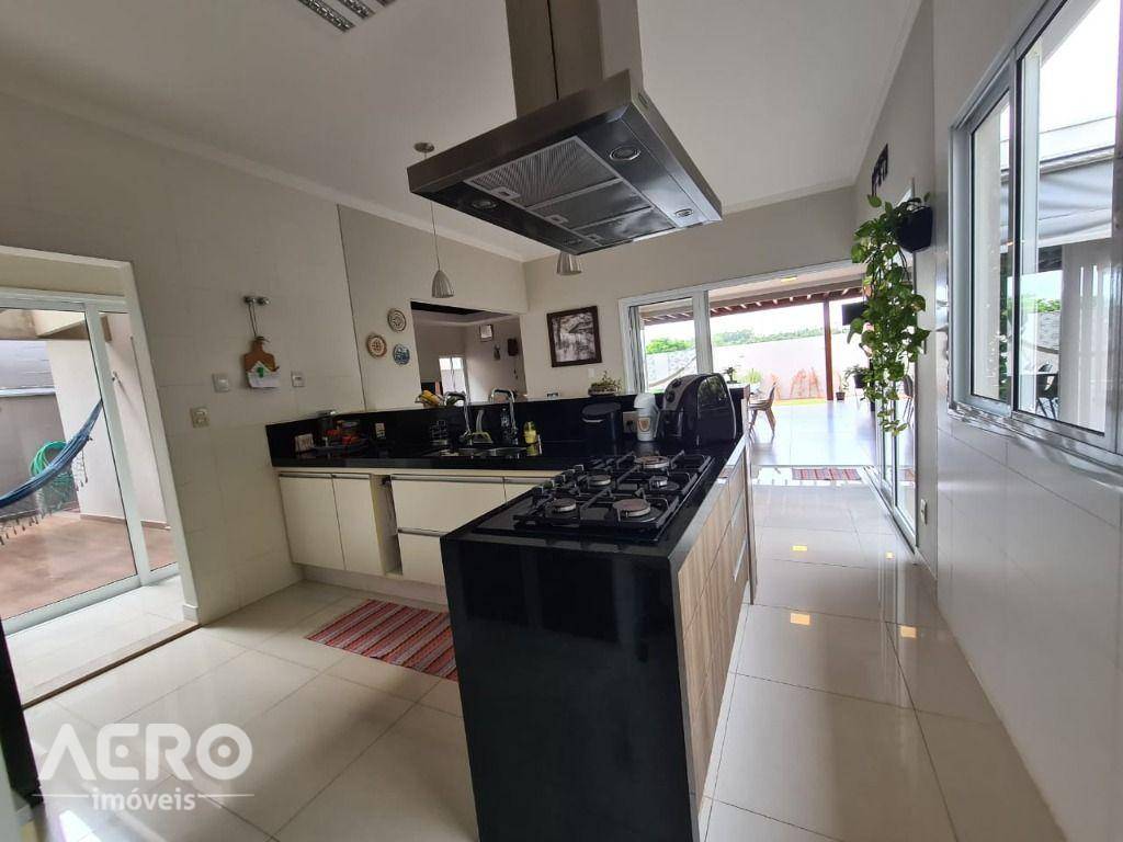 Casa de Condomínio à venda com 3 quartos, 330m² - Foto 22