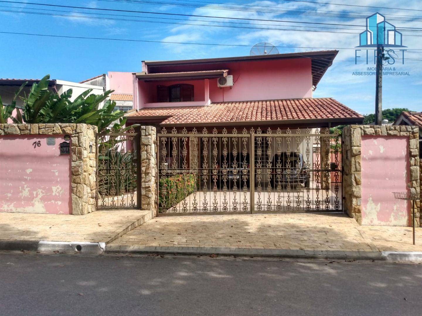 Casa à venda com 3 quartos, 230m² - Foto 1