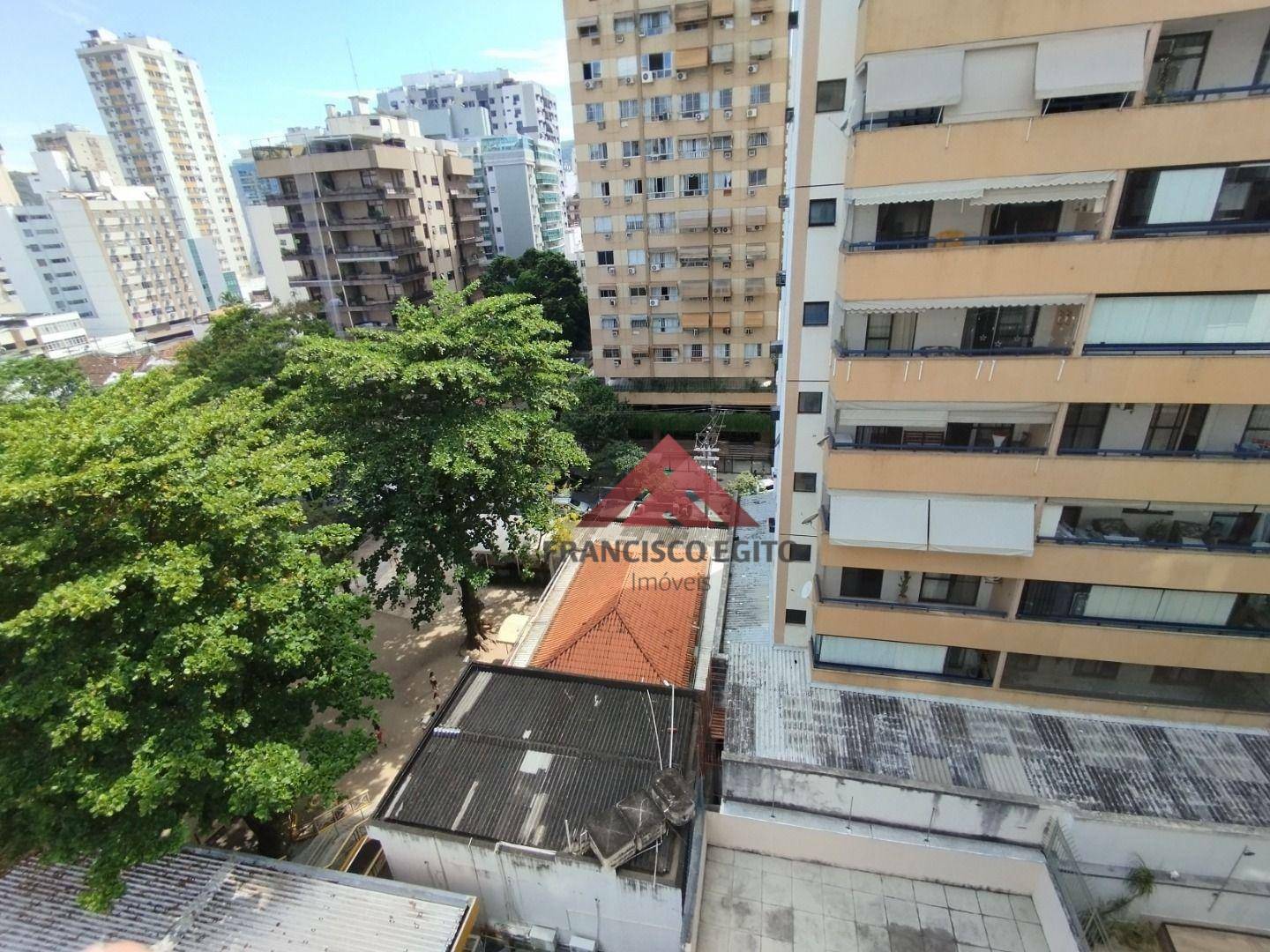 Apartamento à venda com 2 quartos, 70m² - Foto 2