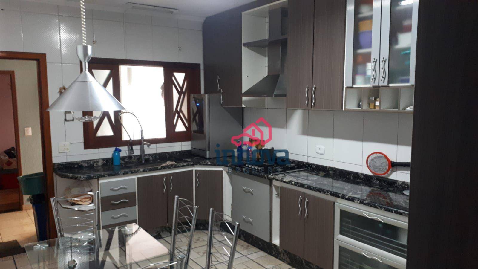 Casa à venda com 3 quartos, 240m² - Foto 16