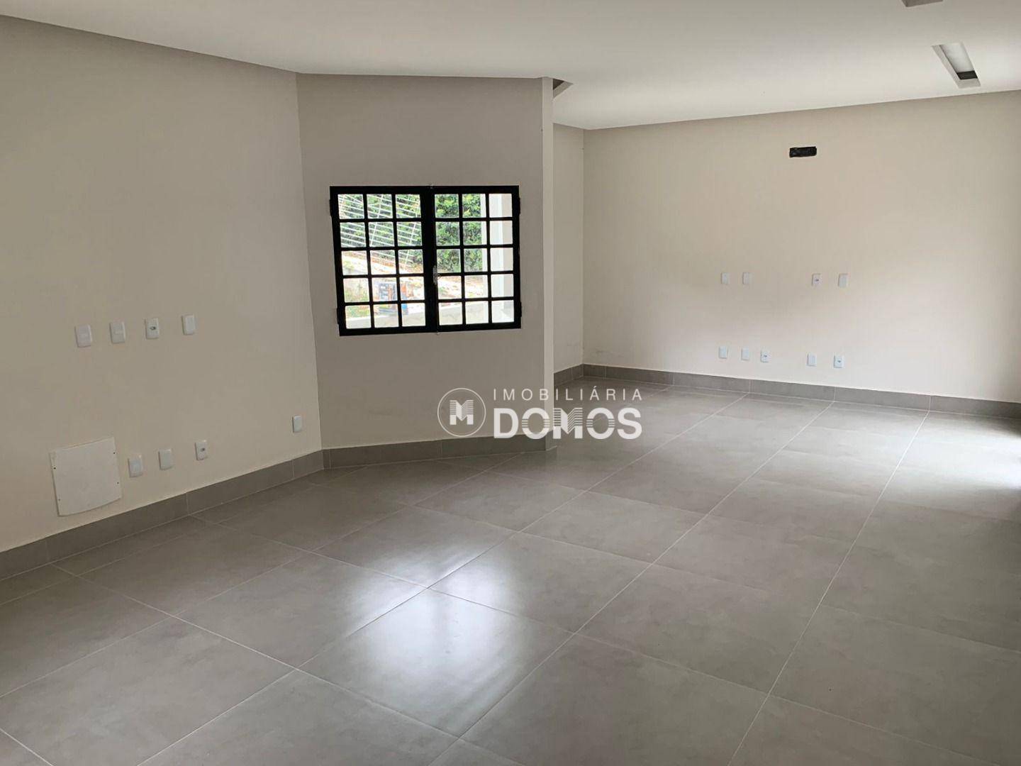 Casa à venda com 3 quartos, 400m² - Foto 1