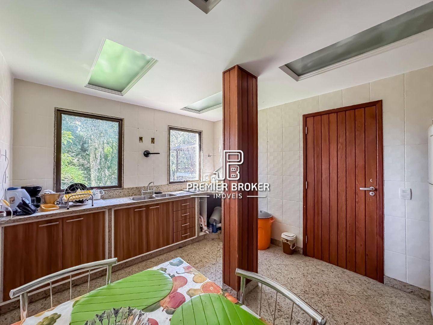 Casa de Condomínio à venda com 5 quartos, 213m² - Foto 14