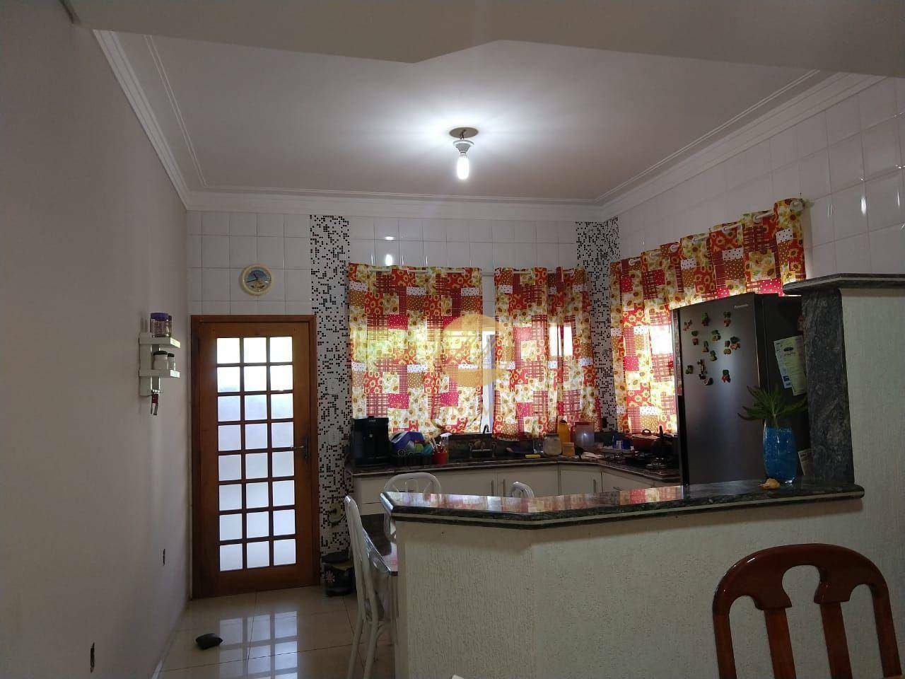 Casa à venda com 3 quartos, 280m² - Foto 8