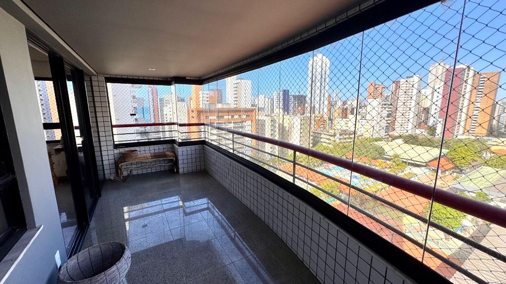 Apartamento à venda com 3 quartos, 173m² - Foto 2