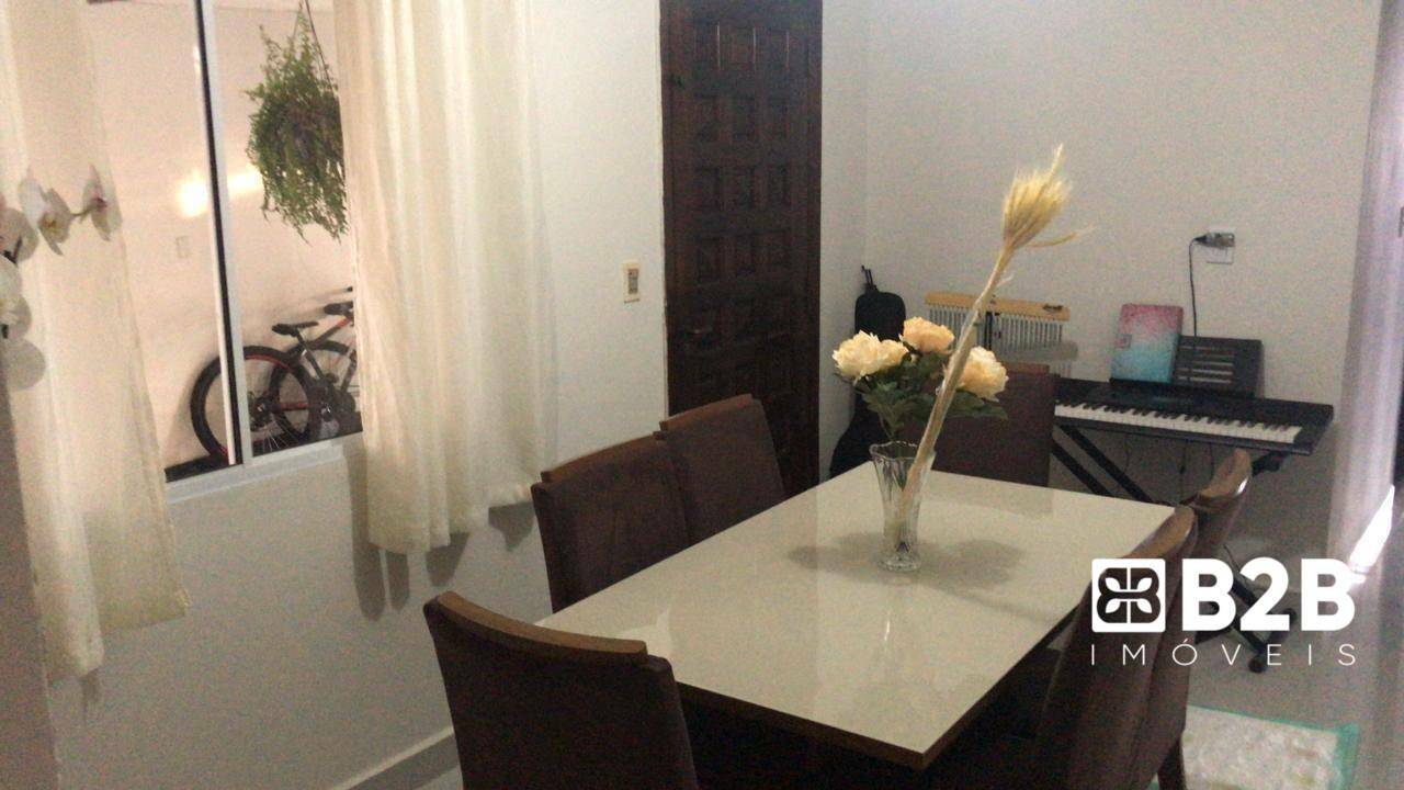 Casa à venda com 3 quartos, 152m² - Foto 1