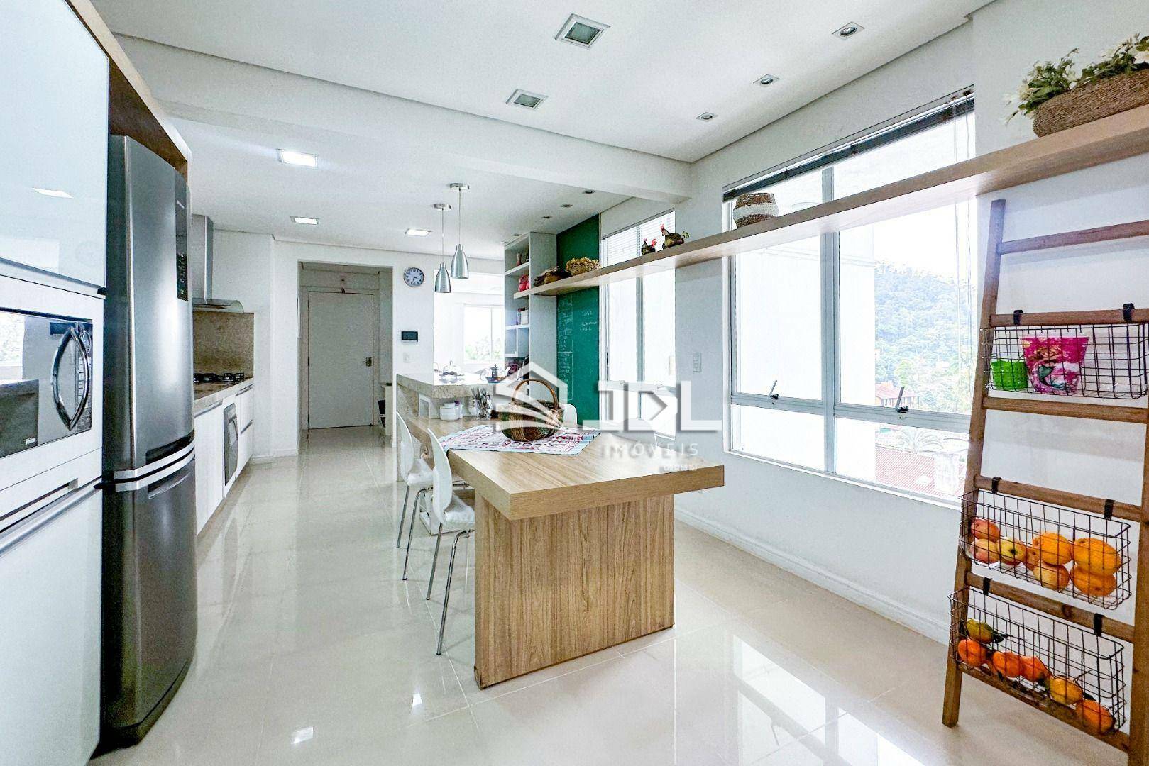 Apartamento à venda com 4 quartos, 204m² - Foto 6