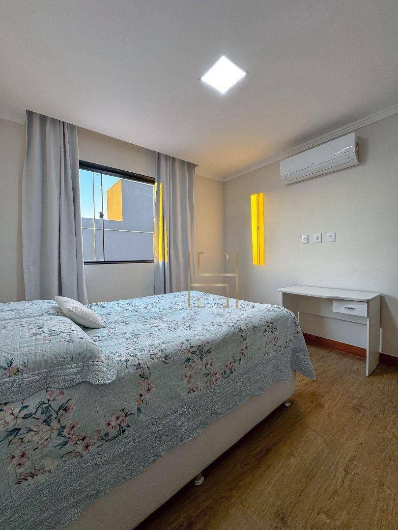 Casa de Condomínio à venda com 4 quartos, 235m² - Foto 12