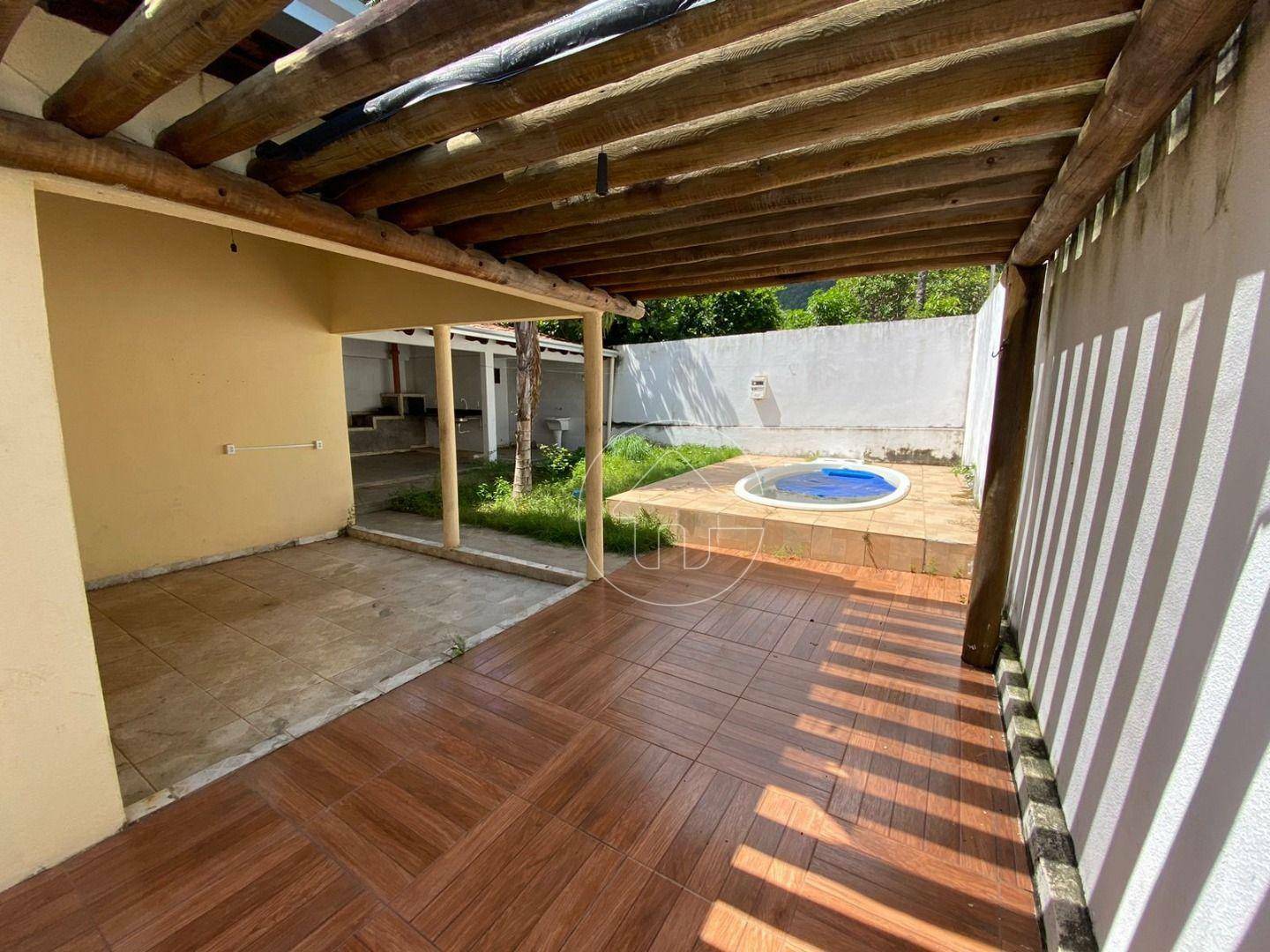 Casa à venda e aluguel com 3 quartos, 120m² - Foto 1