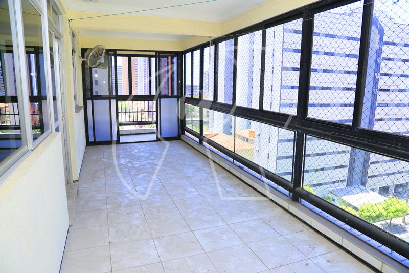 Apartamento à venda com 3 quartos, 130m² - Foto 2