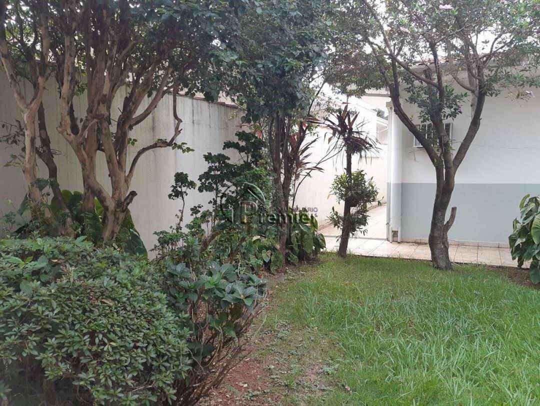 Casa para alugar com 3 quartos, 327m² - Foto 8