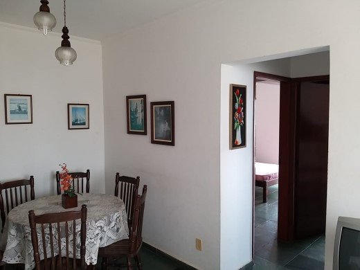 Apartamento à venda com 2 quartos, 70m² - Foto 2