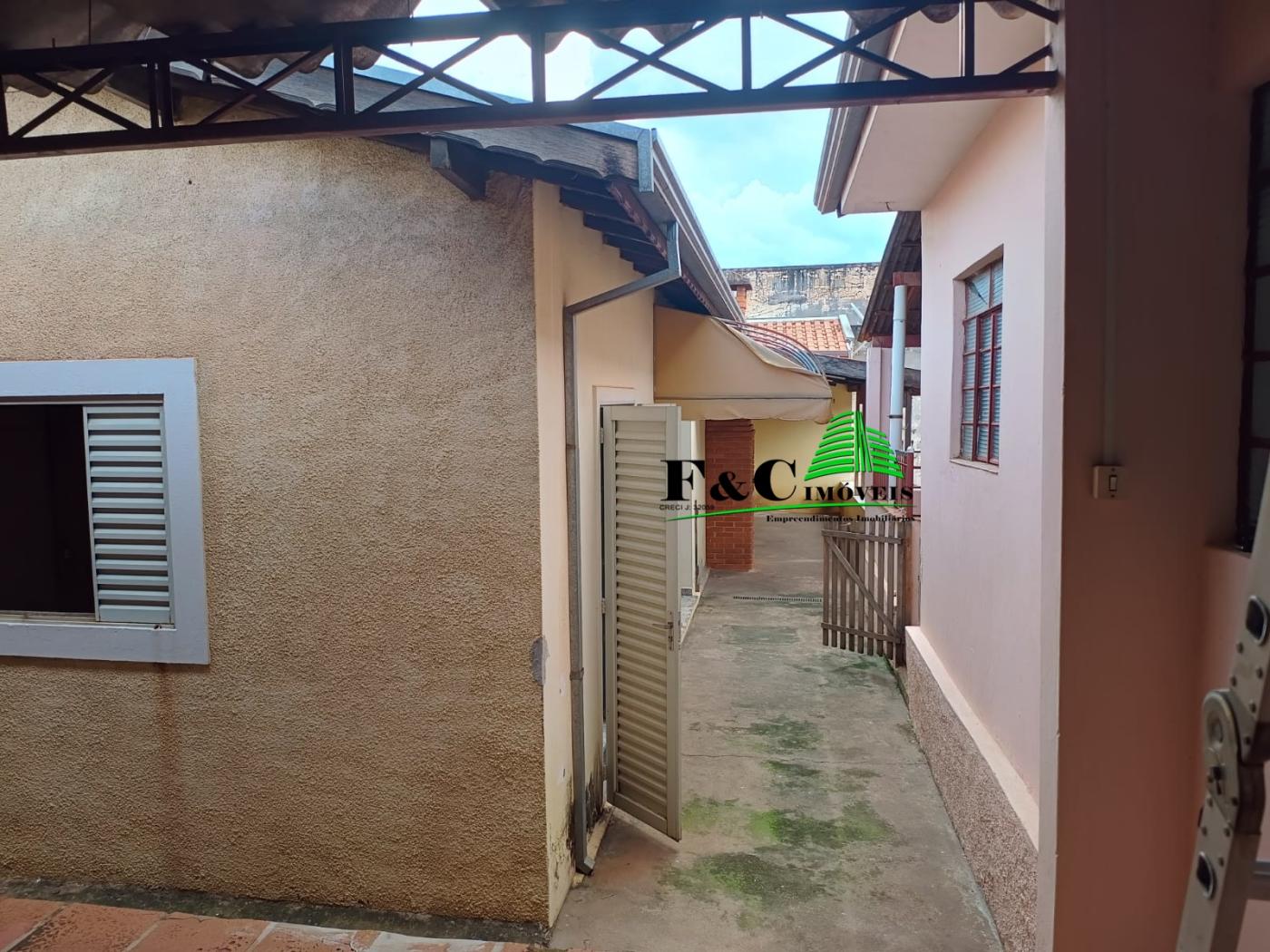 Casa à venda com 4 quartos, 378m² - Foto 3