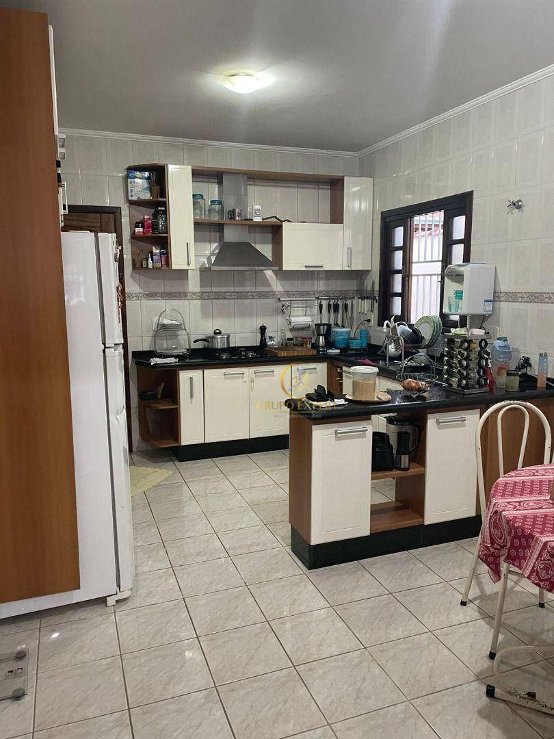 Sobrado à venda com 3 quartos, 161m² - Foto 3