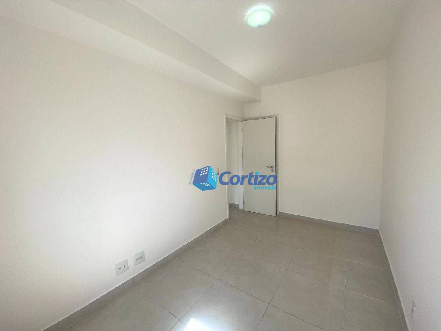 Apartamento à venda com 2 quartos, 56m² - Foto 11