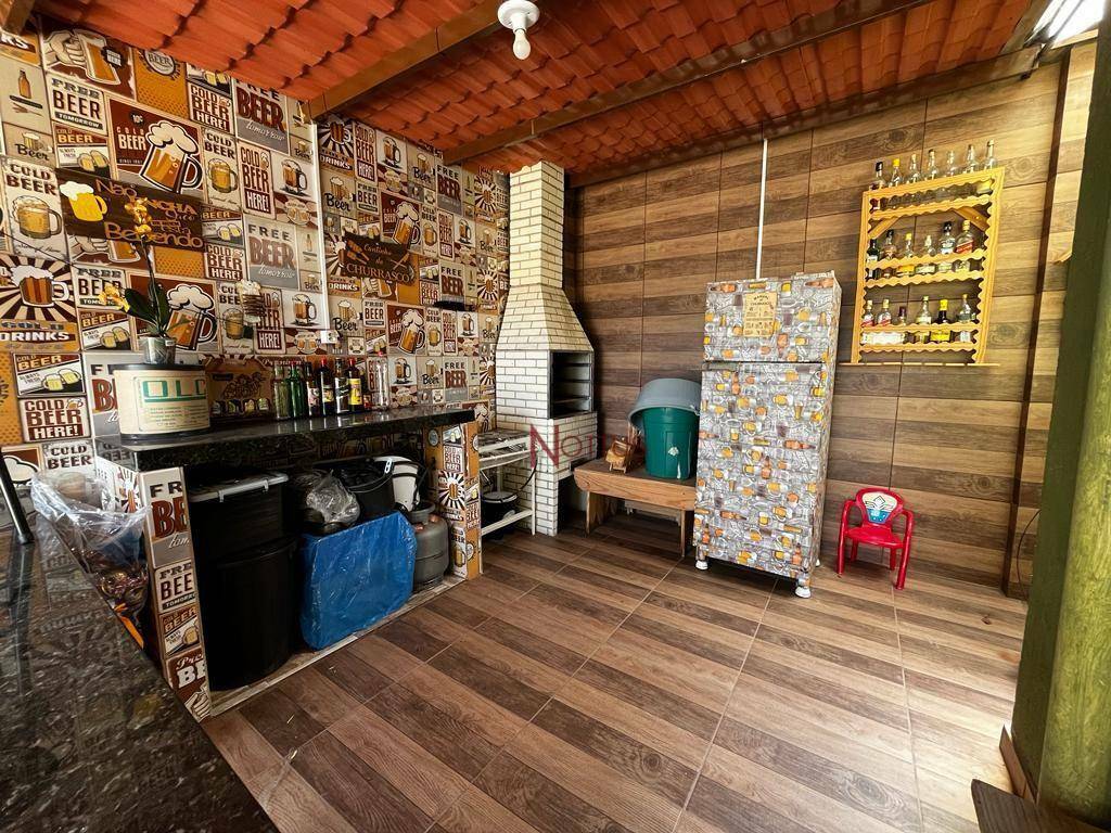 Casa à venda com 2 quartos, 80m² - Foto 1